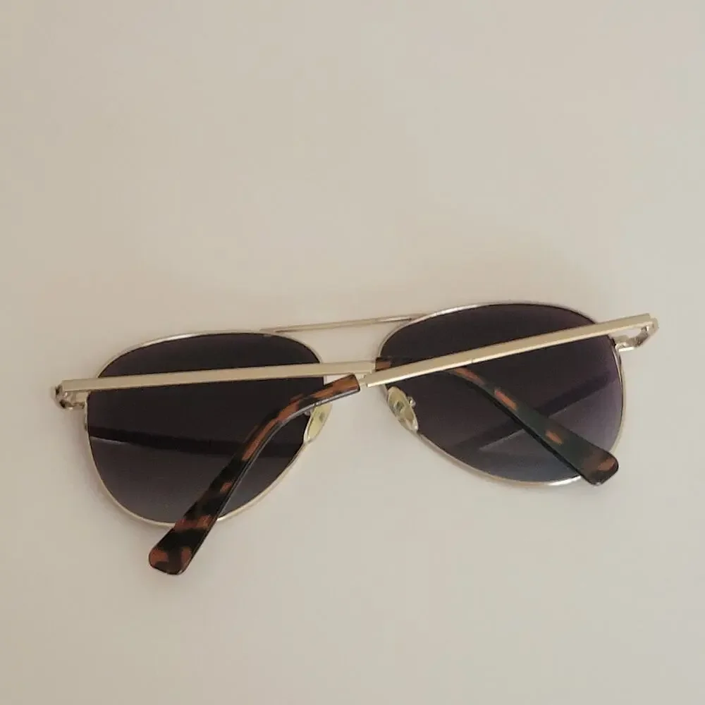 QUAY AUSTRALIA Still Standing Sunglasses Gold/Taupe Aviator